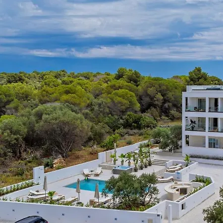 Luxury Del Sogno With Pool, Jacuzzi, Parking Guest house