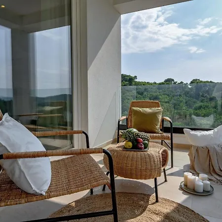 Luxury Del Sogno With Pool, Jacuzzi, Parking Guest house *