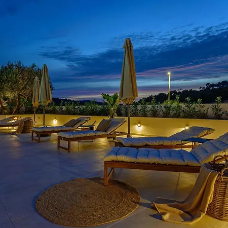 Guest house Luxury Del Sogno With Pool, Jacuzzi, Parking