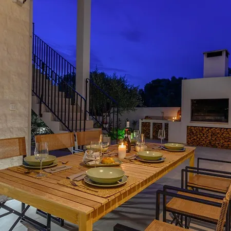 Luxury Del Sogno With Pool, Jacuzzi, Parking Guest house