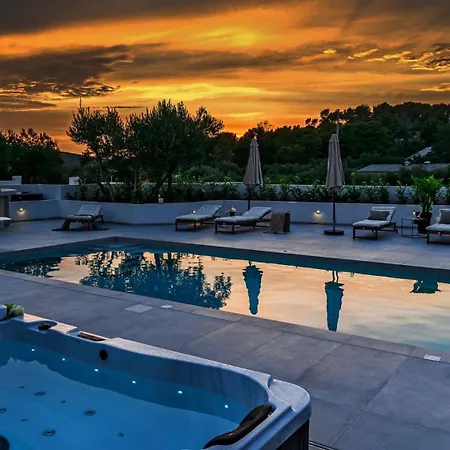 Luxury Del Sogno With Pool, Jacuzzi, Parking Guest house *