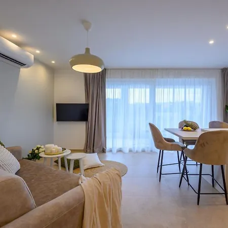 Luxury Del Sogno With Pool, Jacuzzi, Parking Guest house Okrug Gornji