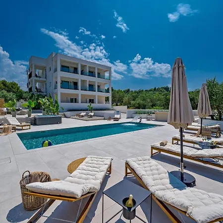 Luxury Del Sogno With Pool, Jacuzzi, Parking Guest house