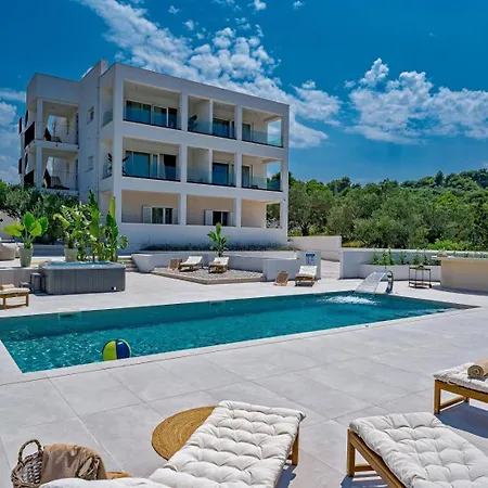 Guest house Luxury Del Sogno With Pool, Jacuzzi, Parking