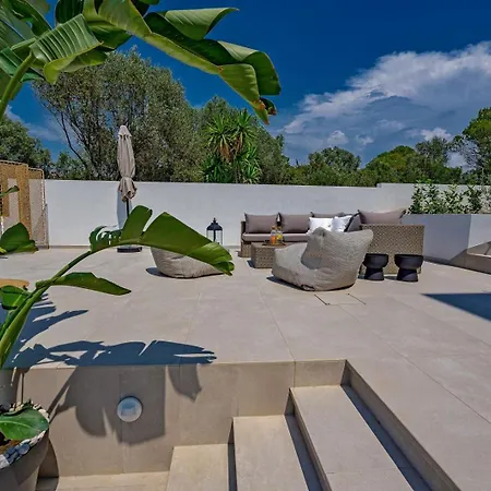 Guest house Luxury Del Sogno With Pool, Jacuzzi, Parking Okrug Gornji