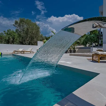 Luxury Del Sogno With Pool, Jacuzzi, Parking Guest house Okrug Gornji