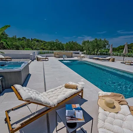 Luxury Del Sogno With Pool, Jacuzzi, Parking Guest house Okrug Gornji