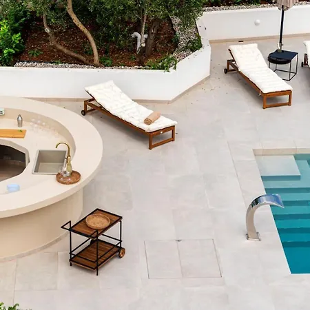 Luxury Del Sogno With Pool, Jacuzzi, Parking Guest house