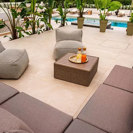 Luxury Del Sogno With Pool, Jacuzzi, Parking Guest house *